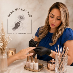 Nail artist